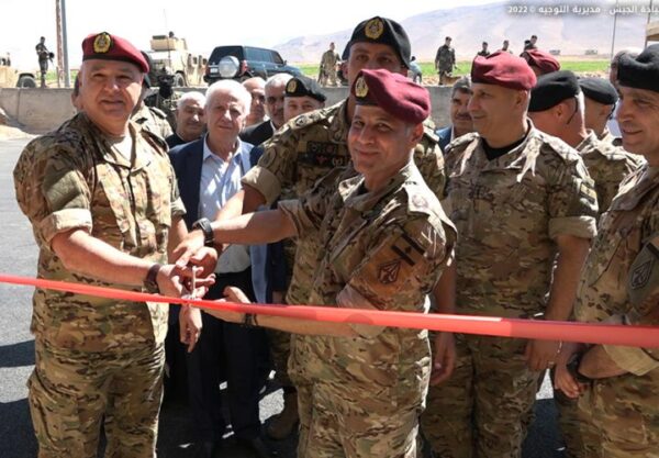 قائد الجيش يفتتح شبكة طرقات في جرود بلدتي رأس بعلبك والقاع ومراكز عسكرية جديدة في البلدتين