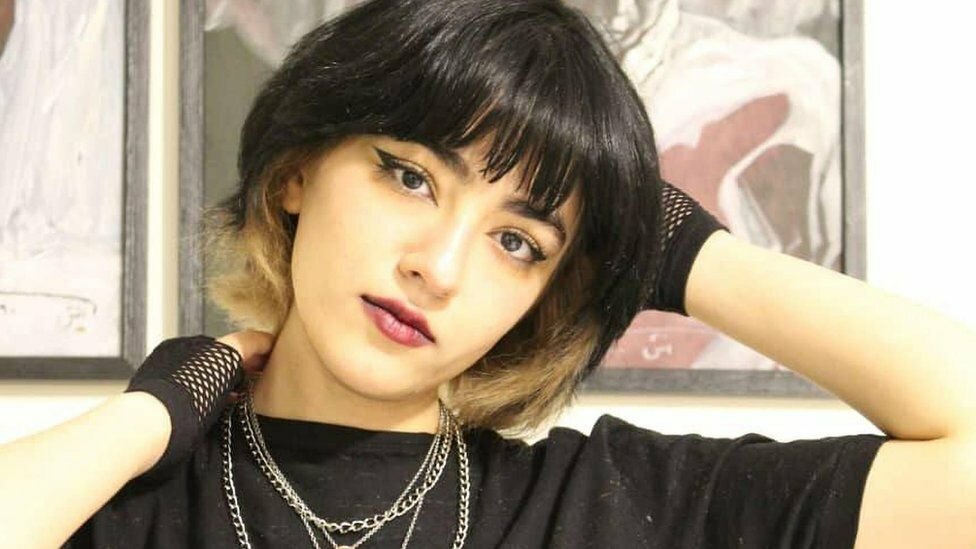 مظاهرات إيران: اتهامات للأمن الإيراني بـ"سرقة" جثة فتاة قتلت أثناء الاحتجاجات