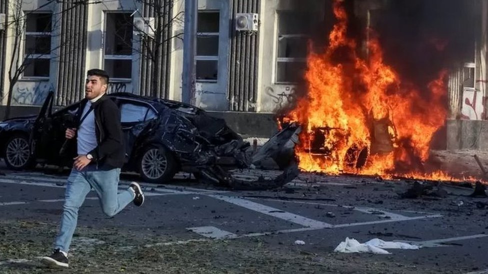 روسيا وأوكرانيا: بايدن يتعهد بتقديم أنظمة دفاع جوي متطورة لكييف بعد هجمات صاروخية روسية