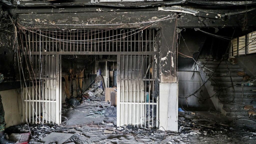 مظاهرات إيران: عقوبات أوروبية جديدة على طهران، وارتفاع حصيلة قتلى حريق سجن إيفين