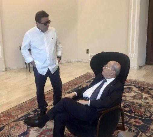 الصورة الأخيرة للرئـيـس عون داخل قصـر بعبدا.. من معـه؟ 6 الصورة الأخيرة للرئـيـس عون داخل قصـر بعبدا.. من معـه؟