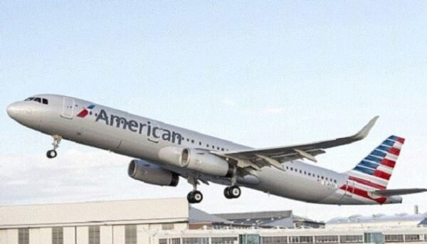 القصة تشبه فيلم ثعابين على طائرة رعب على متن طائرة مدنية أمريكية