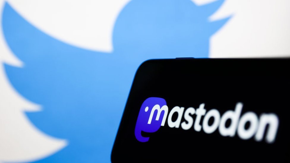مستودون: ما هي منصة الجديدة التي ينتقل إليها بعض مستخدمي تويتر؟