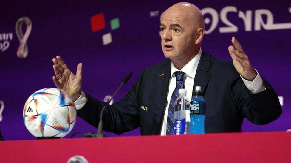 كأس العالم 2022: رئيس الفيفا يتهم الغرب بالنفاق بشأن سجل حقوق الإنسان في قطر