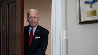 بايدن يمضي على خطى رؤساء أمريكيين عظماء - فايننشال تايمز