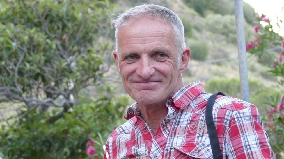 قلق بشأن معتقل أيرلندي فرنسي "مضرب عن الطعام والماء" في سجن إيراني