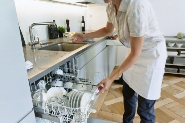 مكاتب استـقدام العـامـلات الأجـنـبيات: إقفال وسحب تراخيص.. ماذا يحصل؟ 1 مكاتب استـقدام العـامـلات الأجـنـبيات: إقفال وسحب تراخيص.. ماذا يحصل؟