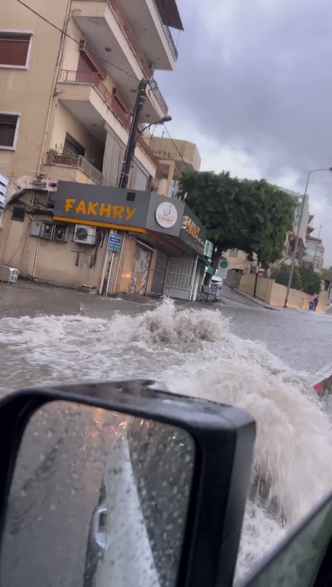 بالفيديو: مياه الامطار تغطي طريق "جسر الباشا"-"الحازمية" 1 بالفيديو: مياه الامطار تغطي طريق "جسر الباشا"-"الحازمية"