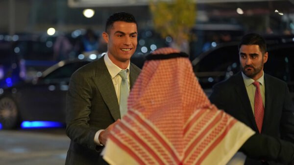 صحيفة إيطالية: "كذب النصر على رونالدو" عــار!