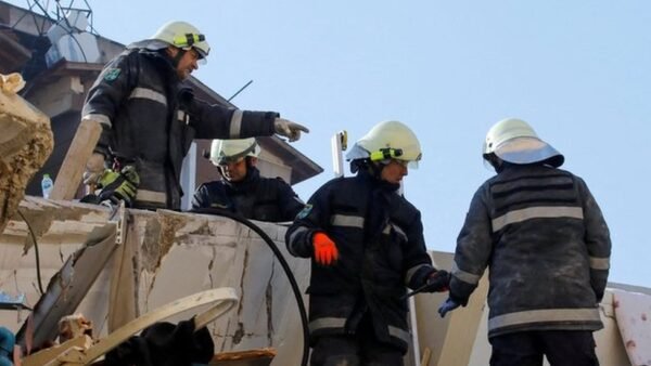 زلزال تركيا وسوريا: عدد الضحايا يتجاوز 28 ألفا مع تضاؤل آمال العثور على ناجين 1 زلزال تركيا وسوريا: عدد الضحايا يتجاوز 28 ألفا مع تضاؤل آمال العثور على ناجين