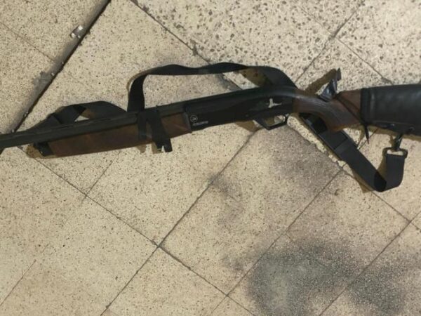 بالصور: توقيف سوري في البداوي ضبط معه كابل نحاسي سُرِق عن أحد أعمدة الكهرباء
