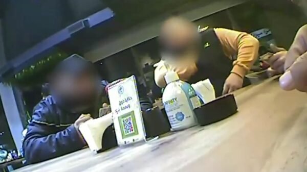 بالفيديو والصور: إحباط عملية بيع فتاة قاصر من قبل والدتها وزوجها للعمل في مجال الدّعارة