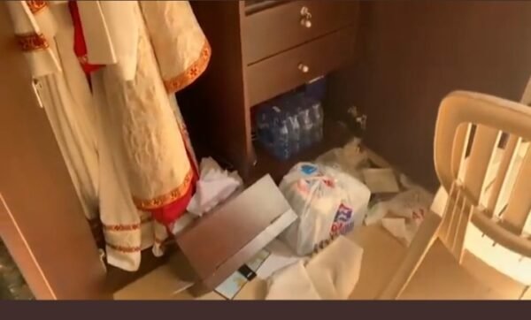 بالصور: سرقة كنيسة و"تكسير" محتوياتها