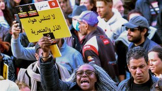 تونس تستنكر اتهامها بالعنصرية وتعلن عن إجراءات عاجلة لحل أزمة المهاجرين الأفارقة
