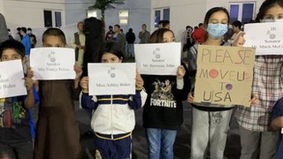 الإمارات “تحتجز تعسفيا” 2400 من طالبي اللجوء الأفغان