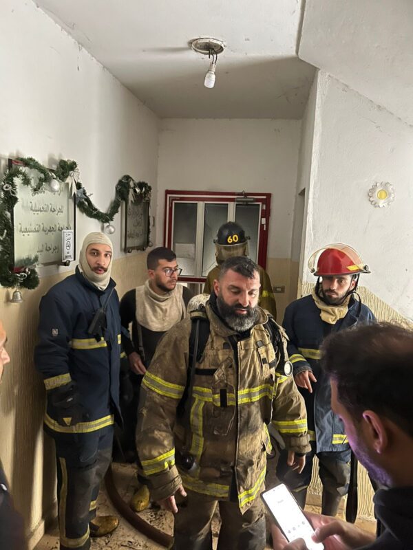 بالصور: اخماد حريق داخل عيادة في الشويفات 12 بالصور: اخماد حريق داخل عيادة في الشويفات