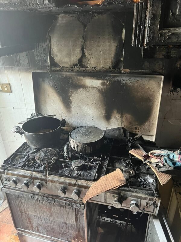 بالصور: إخماد حريق داخل شقة في بياقوت