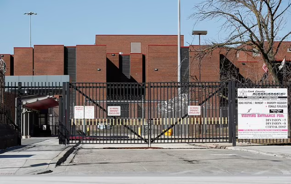 بالصور: سجين يكلف ولاية شيكاغو 2 مليون دولار بسبب تصرف أحمق