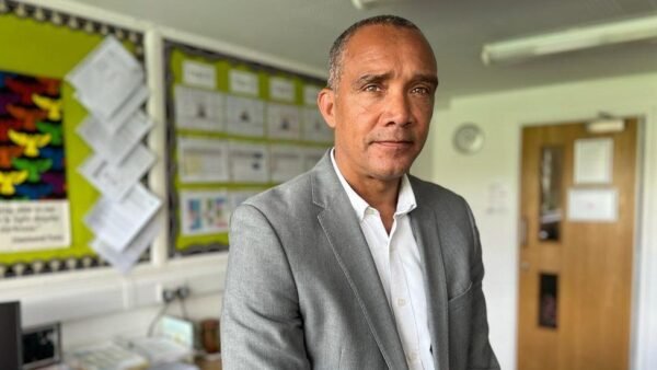 مدارس بريطانية تطالب بمراجعة إجراءات التفتيش بعد انتحار مديرة مدرسة عقب تخفيض تقييمها