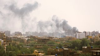 اشتباكات السودان: المعارك تزداد شراسة والسيسي يعرض وساطة مصرية، فهل تنجح؟