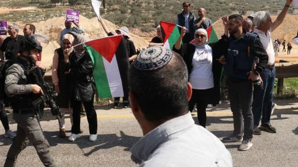 عائلة الفلسطيني سامح الأقطش تبحث عن إجابات حول مقتله في أعمال شغب للمستوطنين في حوارة