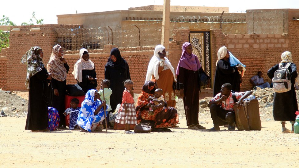 اشتباكات السودان: ارتفاع حصيلة القتلى من المدنيين وفرار الآلاف هرباً من القتال