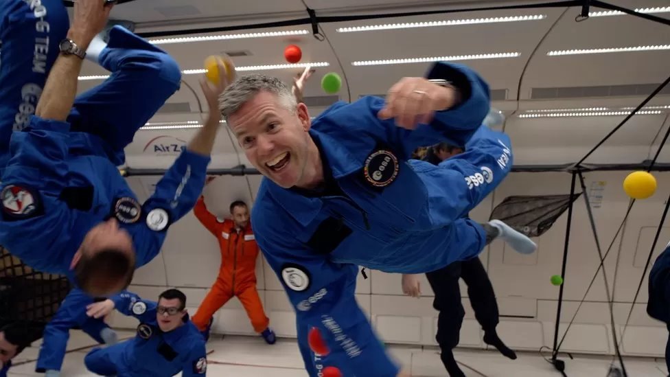 تعرف على تجربة أول رائد فضاء من ذوي الإعاقة مع انعدام الجاذبية