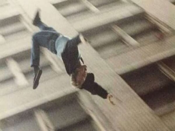 سـقـط من منزله بالطبقة الثالثة وحالته حرجة