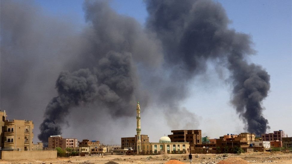 اشتباكات السودان: احتدام القتال بين طرفي الصراع و مفاوضات مرتقبة في السعودية لوقف إطلاق النار