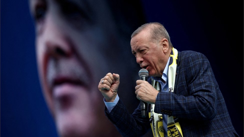 الانتخابات التركية 2023: أردوغان يخاطر بفقدان السلطة مع بلوغ أهم انتخابات في البلاد ذروتها - في الإندبندنت أونلاين