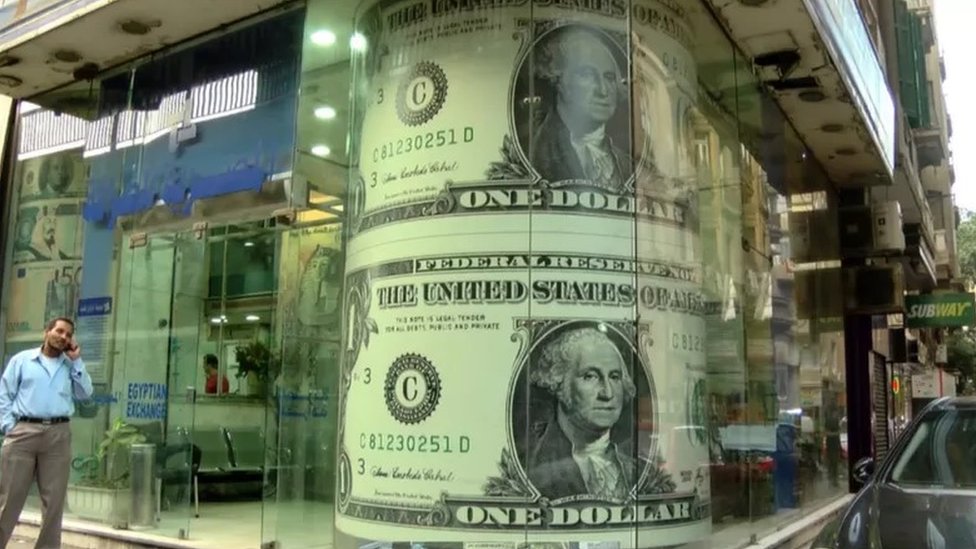 أزمة الدولار في مصر: السوق السوداء تخنق الأعمال وتعوق الاستثمار-فايننشال تايمز