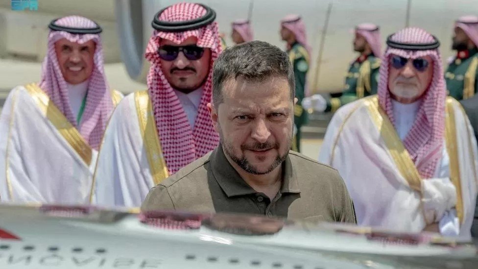 القمة العربية 2023: زيلينسكي من السعودية يتهم دولا عربية "بغض الطرف" عن الغزو الروسي لبلاده