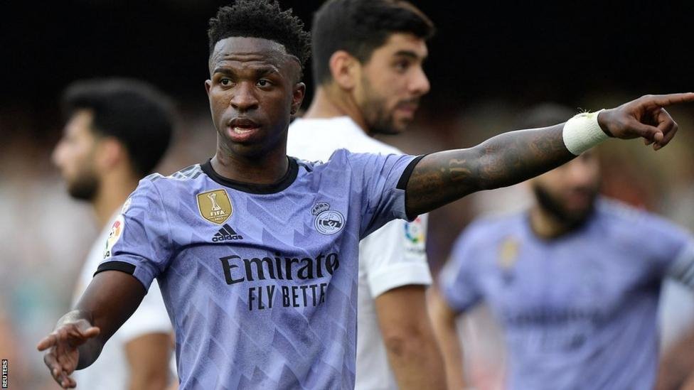 فينيسيوس جونيور: مهاجم ريال مدريد يصف الدوري الإسباني بـ"العنصري" وناديه يقول إن ما تعرض له "جريمة كراهية"