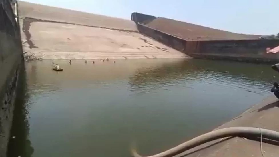 تغريم مسؤول هندي أفرغ مياه سد لاستعادة هاتفه آلاف الروبيات