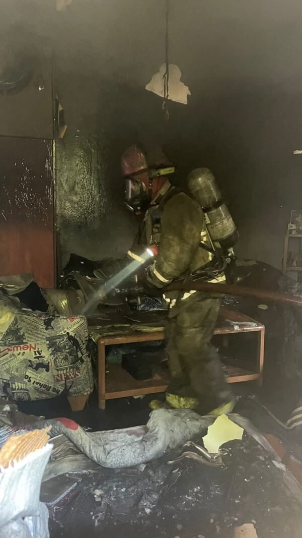 بالصور: حريق داخل غرفة وإسعاف فتاتين في جونية