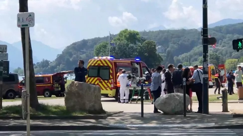 حادث طعن جماعي في فرنسا: رجل يطعن أطفالا بسكين في منتزه بمدينة آنيسي