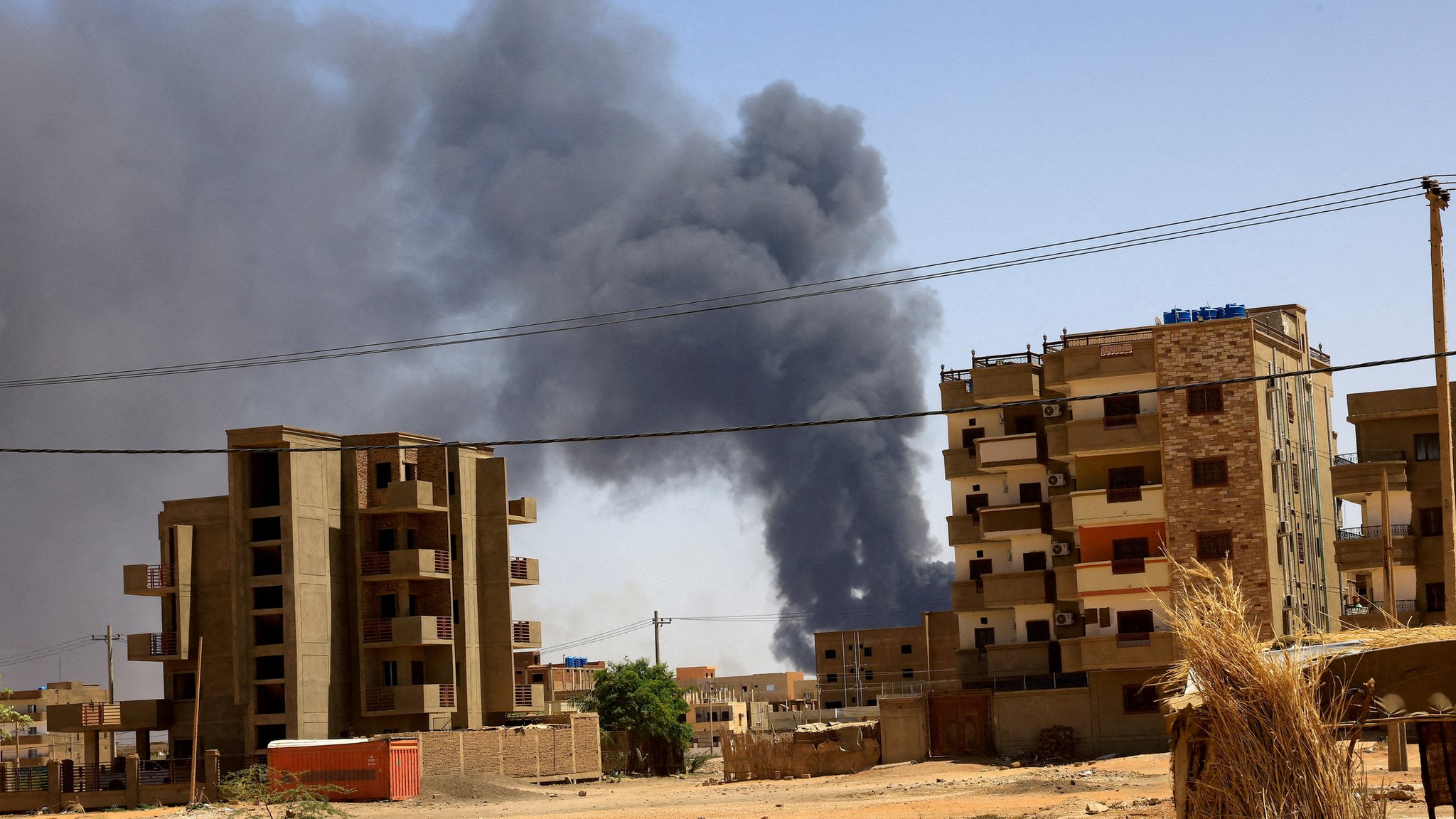 اشتباكات السودان: تجدد الاشتباكات في البلاد عقب هدنه ليوم واحد والوسطاء يحذرون من توقف الجهود الدبلوماسية