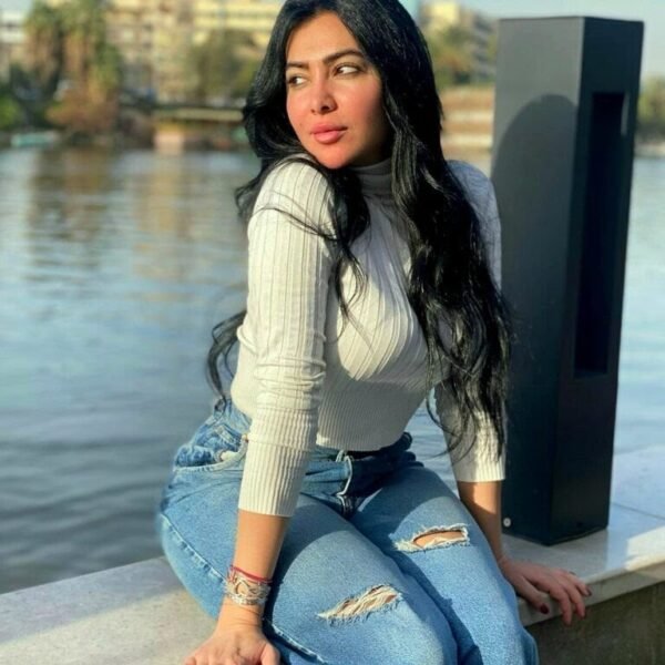 بالصور.. ميرهان حسين تعتزل التمثيل: الحياة ظالمة