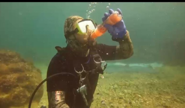 الغطاس محمد زين ينفذ مهمة غطس تستمر 48 ساعة مقابل عين المريسة