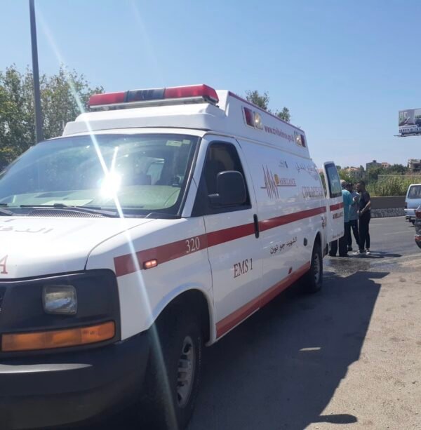 بالصور: ثلاثة جرحى جراء حادث سير على اوتوستراد نهر ابراهيم 2 بالصور: ثلاثة جرحى جراء حادث سير على اوتوستراد نهر ابراهيم