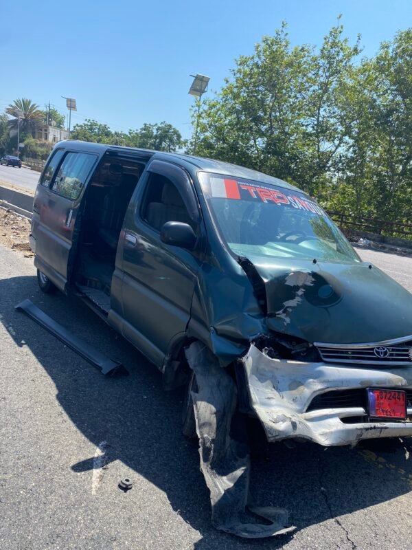 بالصور: ثلاثة جرحى جراء حادث سير على اوتوستراد نهر ابراهيم 1 بالصور: ثلاثة جرحى جراء حادث سير على اوتوستراد نهر ابراهيم