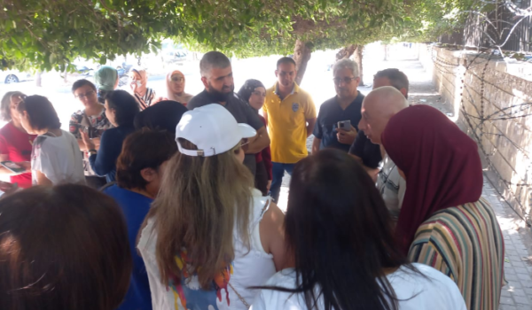 اعتصام لموظفي الإدارة العامة امام سرايا طرابلس