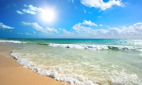 طقس لبنان: الحرارة تلامس الـ37 درجة ورياح خماسينية محملة بالغبار