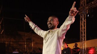 أحمد سعد: المغني المصري يواجه تهماً بالإساءة للمرأة التونسية ومطالبات بالاعتذار