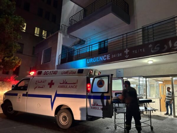 بالصور: جريحان اثر حادث سير على طريق عام سرعل