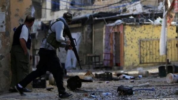 تسارع ذروة الاشتباكات في عين الحلوة بعد مقتل العرموشي ومرافقيه وجرح جندي من الجيش