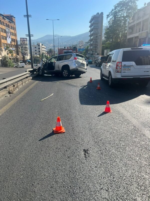 بالصور: 4 جــرحى جراء حــادث سير على اوتوستراد جونية