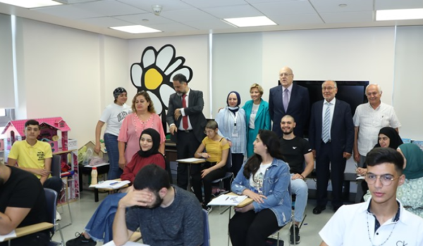 ميقاتي جال في مركز الامتحانات الرسمية بمركز سرطان الاطفال: كثيرون راهنوا أن لا امتحانات رسمية ولكننا ثابرنا على اجرائها رغم  كل العقبات