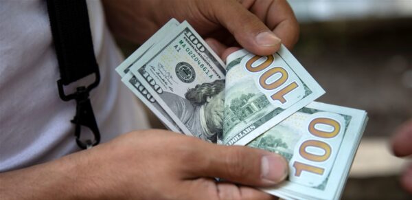 خبرٌ طارئ عن الـ100 دولار في لبنان.. إنتبهوا لهذا الأمر