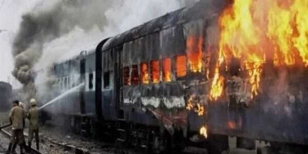الهند‬⁩: مصرع 9 أشخاص وإصابة 20 في اندلاع حريق داخل قطار